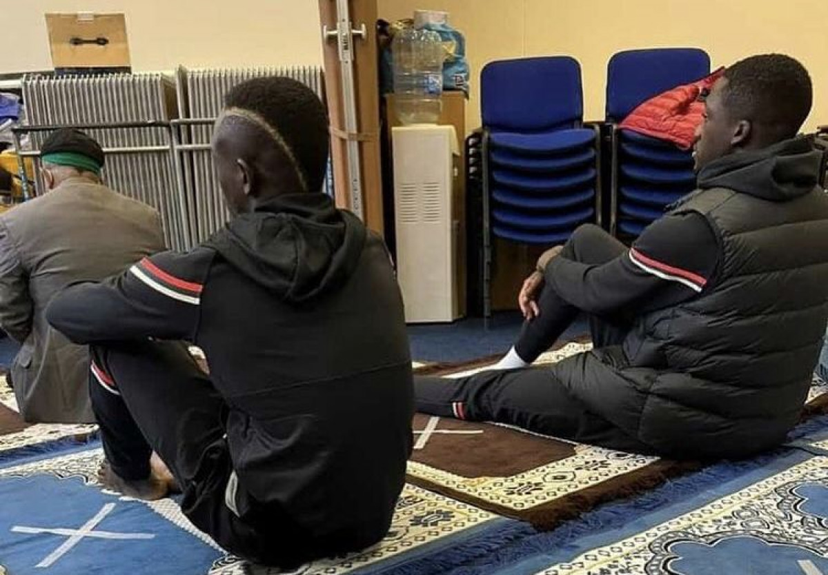 Dvojica igrača Liverpoola u centru pažnje nakon što su ušli u džamiju kako bi klanjali džumu