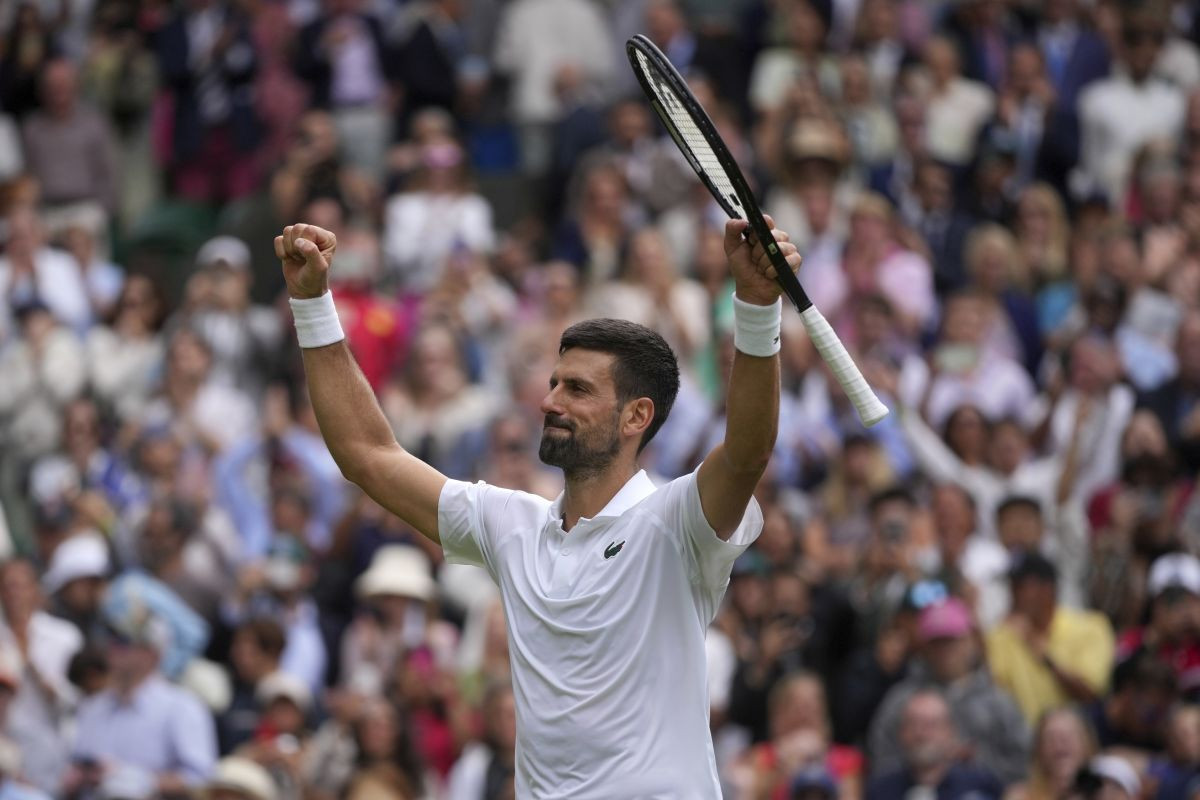 Novak Đoković i scena za historiju iz Londona: Pogledao je na tribine, a tamo... Novak Đoković i scena za historiju iz Londona: Pogledao je na tribine, a tamo...