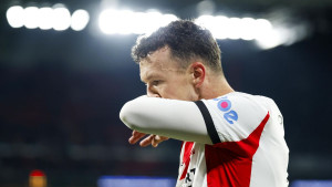 Perišić brutalno srušen već na startu meča, sudija "progutao pištaljku"!