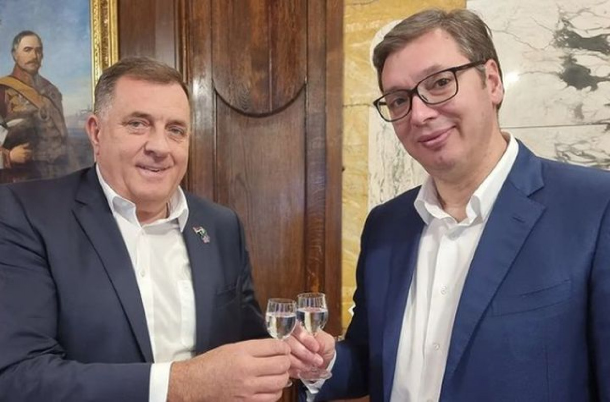 Vučić i Dodik slave pobjedu Srbije: "Problem nastaje ako budemo morali piti po čašicu za svaki gol"