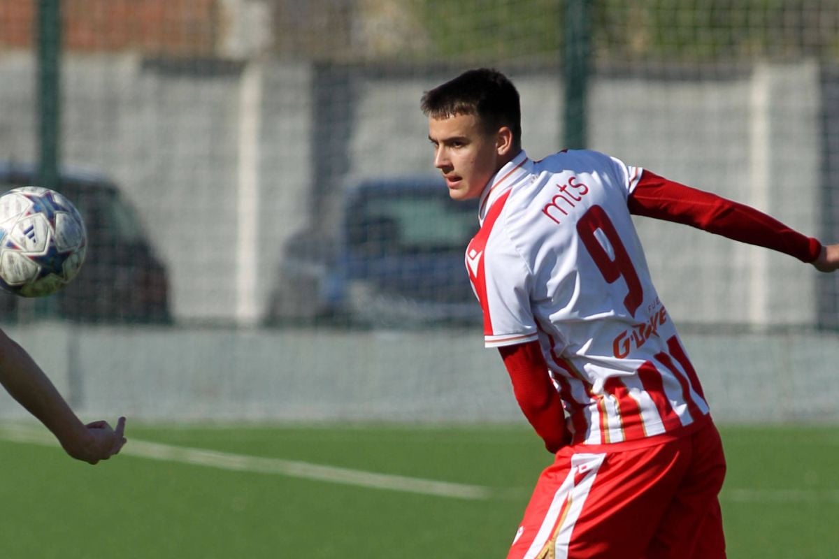 Kakve scene na Marakani: Najbolji strijelac napustio Crvenu zvezdu i otišao u treću ligu Španije Kakve scene na Marakani: Najbolji strijelac napustio Crvenu zvezdu i otišao u treću ligu Španije