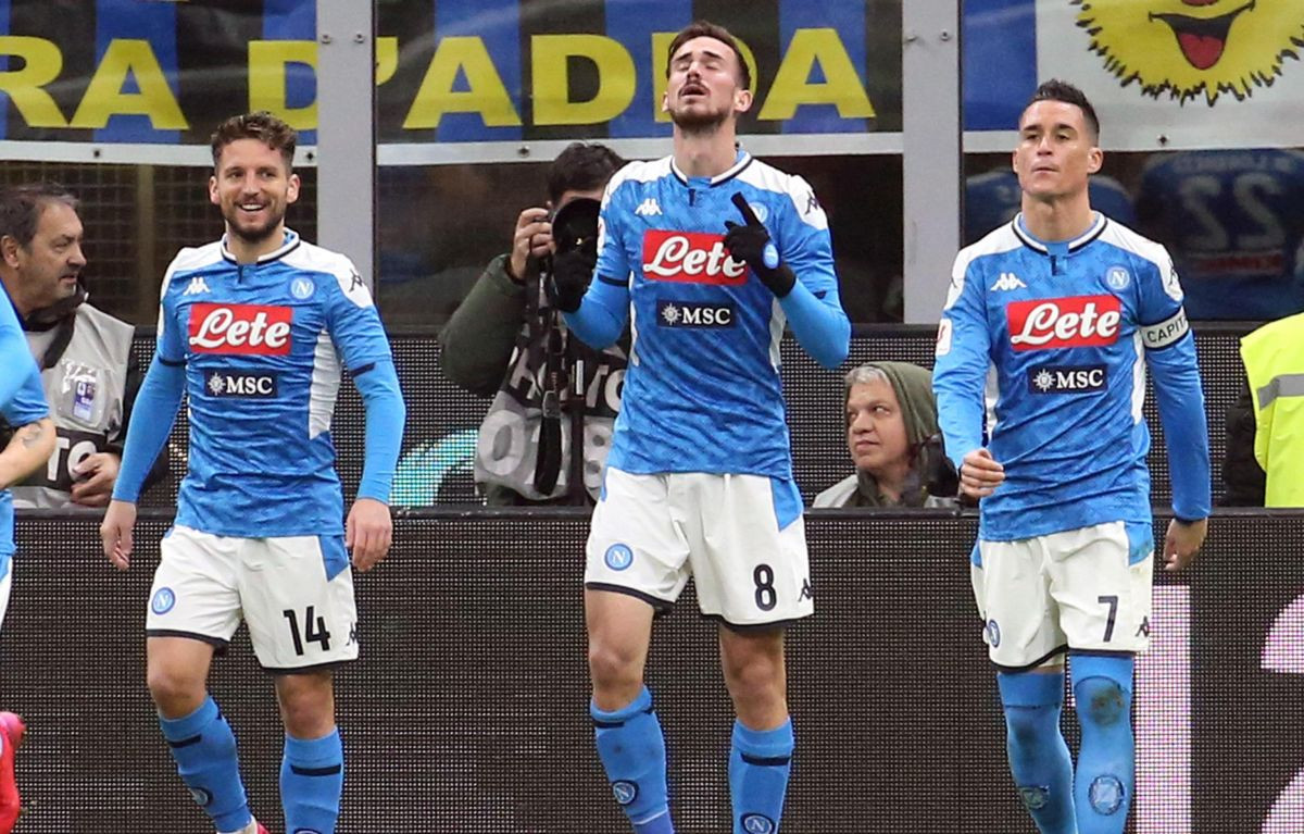 Napoli slavio na Meazzi protiv Intera i ostvario prednost pred revanš