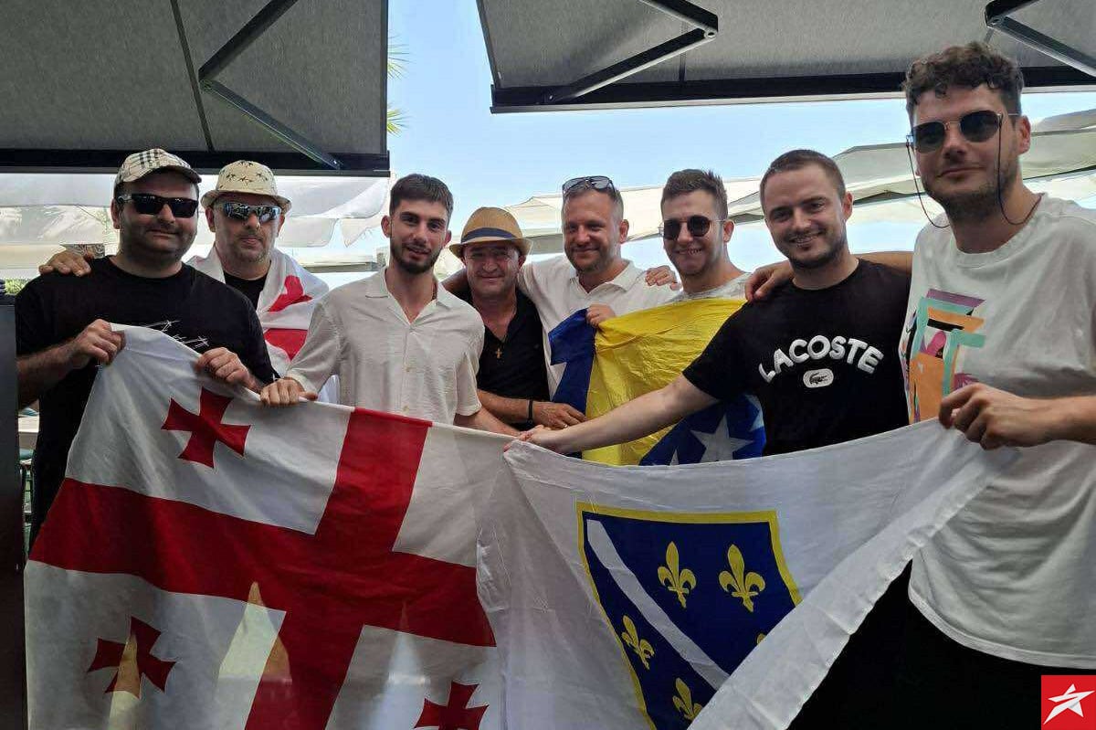 Navijači Bosne i Hercegovine i Gruzije sa Kipra poslali "poruku" kako se gospodski voli svoja zemlja Navijači Bosne i Hercegovine i Gruzije sa Kipra poslali "poruku" kako se gospodski voli svoja zemlja