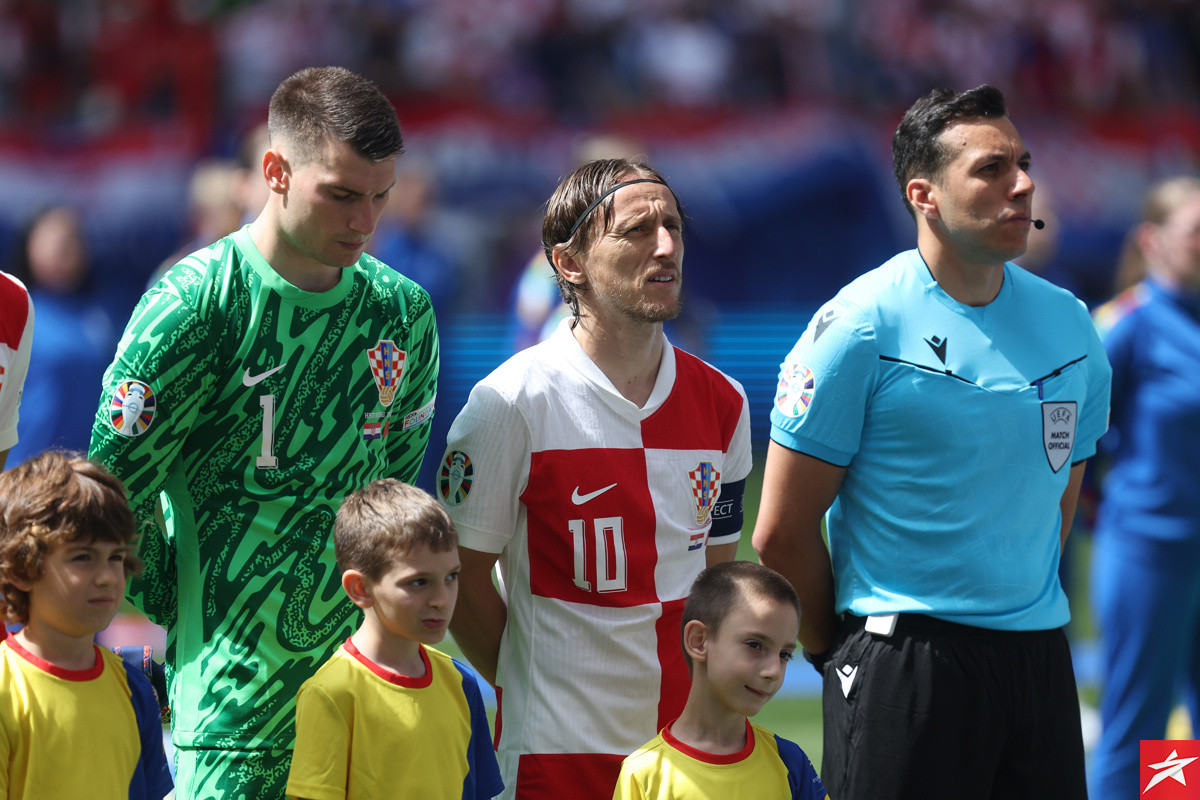 Luka Modrić donio odluku o reprezentaciji! Ugledni medij sve otkrio: "Za sebe smatra da..." Luka Modrić donio odluku o reprezentaciji! Ugledni medij sve otkrio: "Za sebe smatra da..."