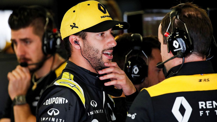 Ricciardo provocira Hamiltona