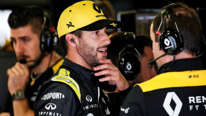 Ricciardo provocira Hamiltona