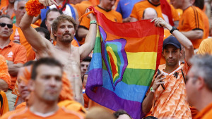 Skandal u Budimpešti: Zaštitari na stadionu uzeli LGBT zastave, a UEFA otkrila ko je to naredio