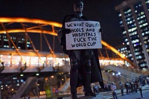 I Batman protestvovao protiv Mundijala u Brazilu