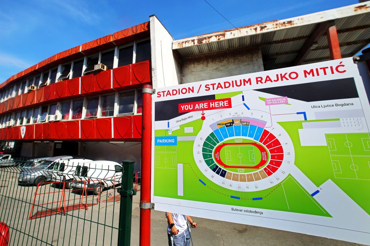 'Nepoželjnom' večeras zabranjen ulazak u ložu stadiona Rajko Mitić: "Ljepše je meni s narodom" 'Nepoželjnom' večeras zabranjen ulazak u ložu stadiona Rajko Mitić: "Ljepše je meni s narodom"