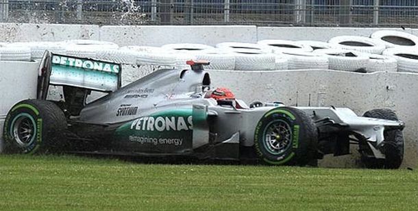 Maldonado najbrži, Schumacher u zidu