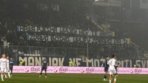 Navijači Željezničara istakli zanimljiv transparent 