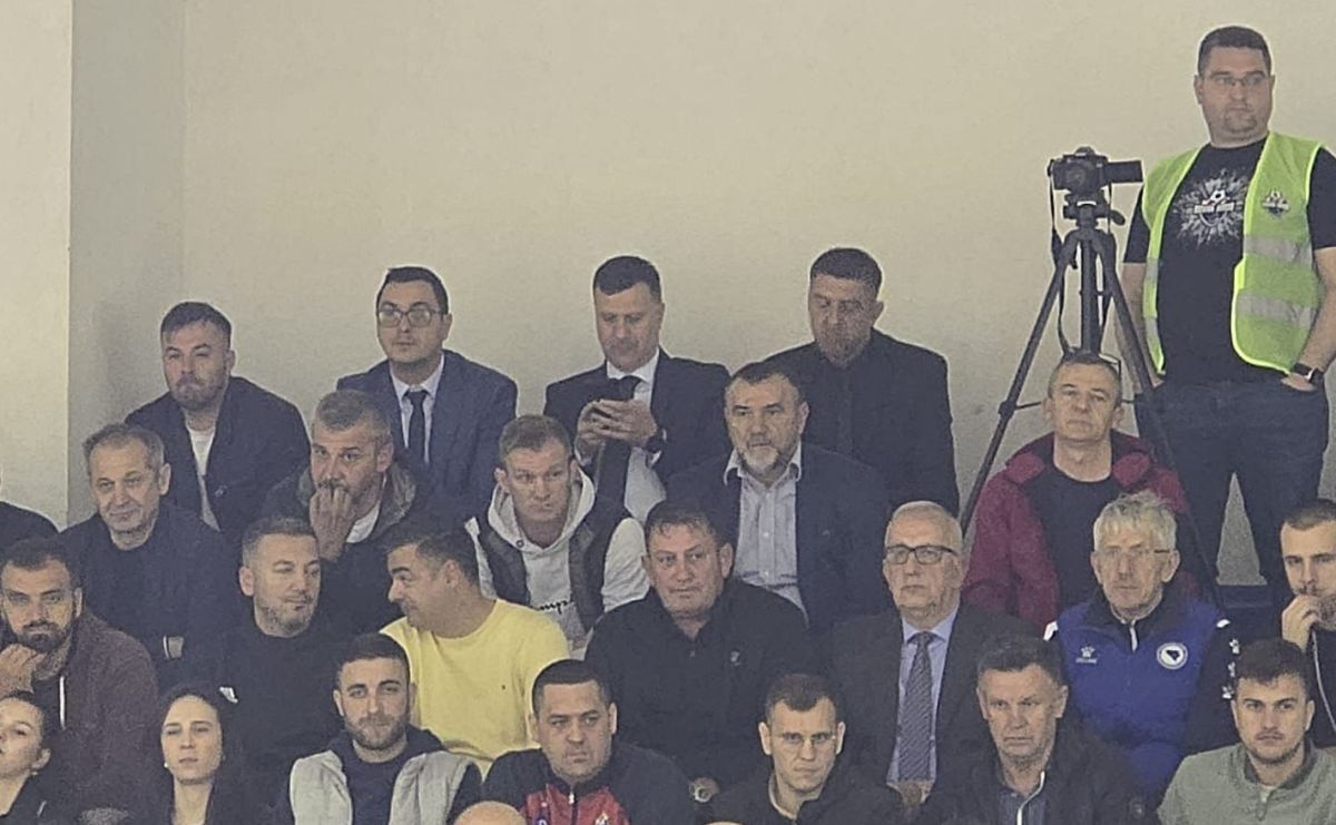Šta sprema klub iz Velike Kladuše? Zagonetno saopštenje MNK Mujo Hrnjica nakon dešavanja u Prozoru Šta sprema klub iz Velike Kladuše? Zagonetno saopštenje MNK Mujo Hrnjica nakon dešavanja u Prozoru