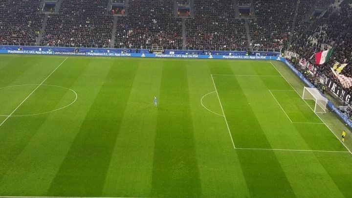 Manuel Neuer na fudbalskoj fotografiji godine!