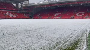 Snijeg izazvao ogromne probleme u Engleskoj: Odlučeno da li će se igrati derbi Liverpoola i Uniteda
