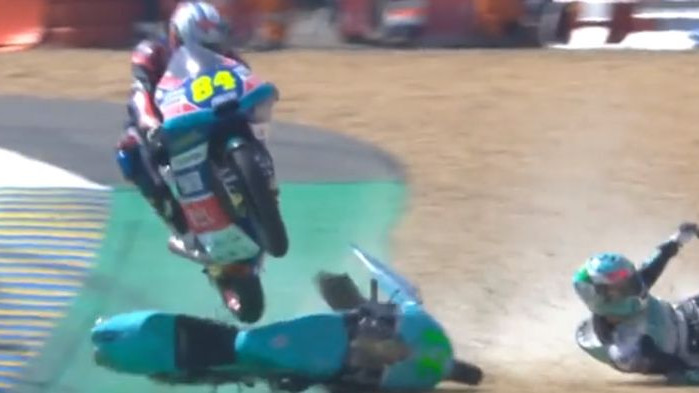 Kaskaderski potez: Ne, ovo nije Hollywood već utrka Moto3!