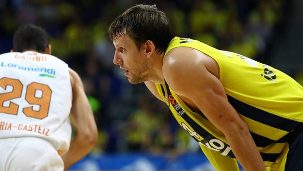 Novi problemi za Fenerbahce: bez Veselog, Duverioglua i Louvergna u Pireju