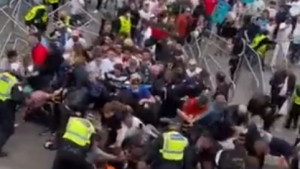 Nestvarne scene na Wembleyju: Navijači bez karti provalili na stadion