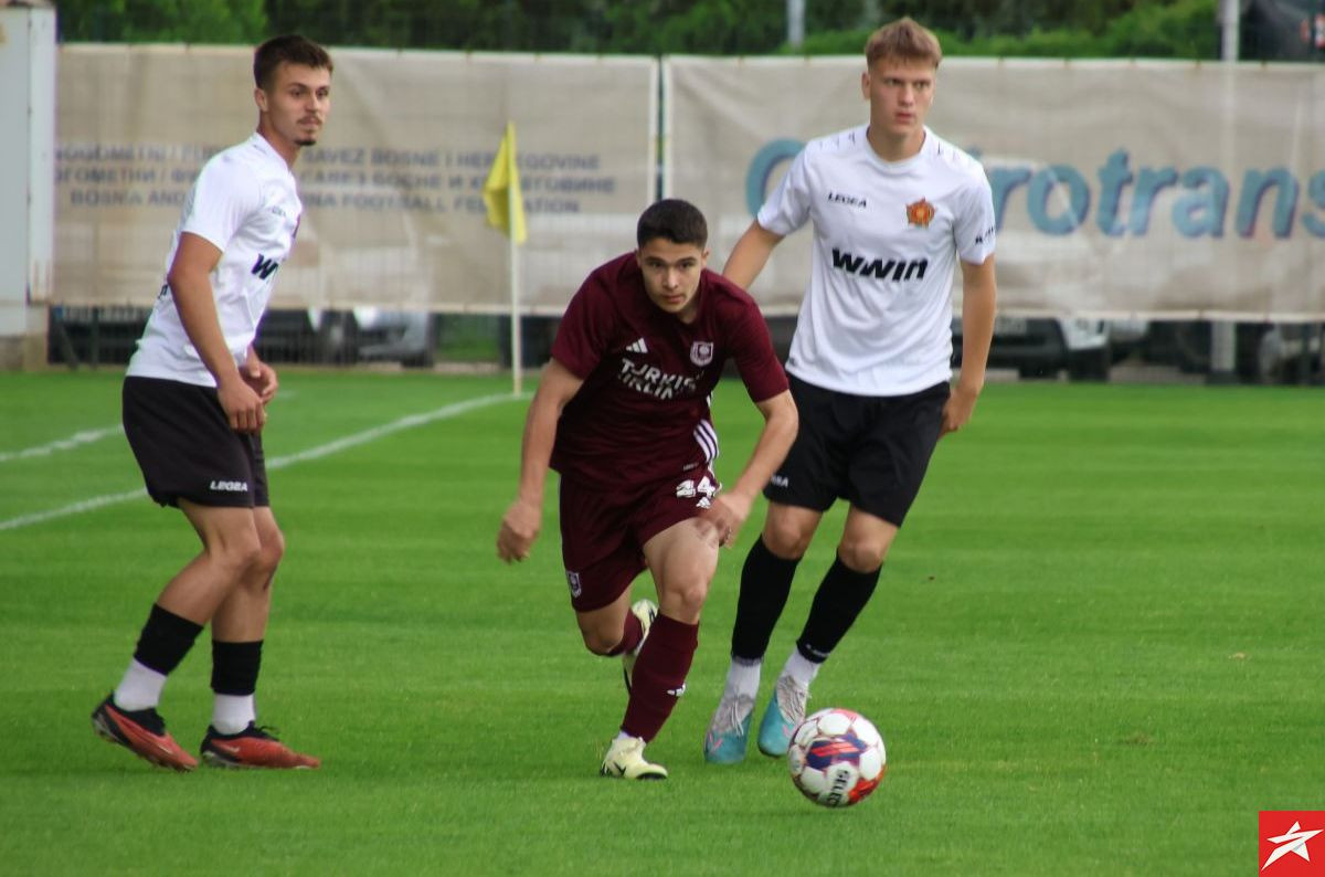 Premijer liga za juniore: Sarajevo drži lidersku poziciju, ali sada mora slaviti u vječitom derbiju Premijer liga za juniore: Sarajevo drži lidersku poziciju, ali sada mora slaviti u vječitom derbiju