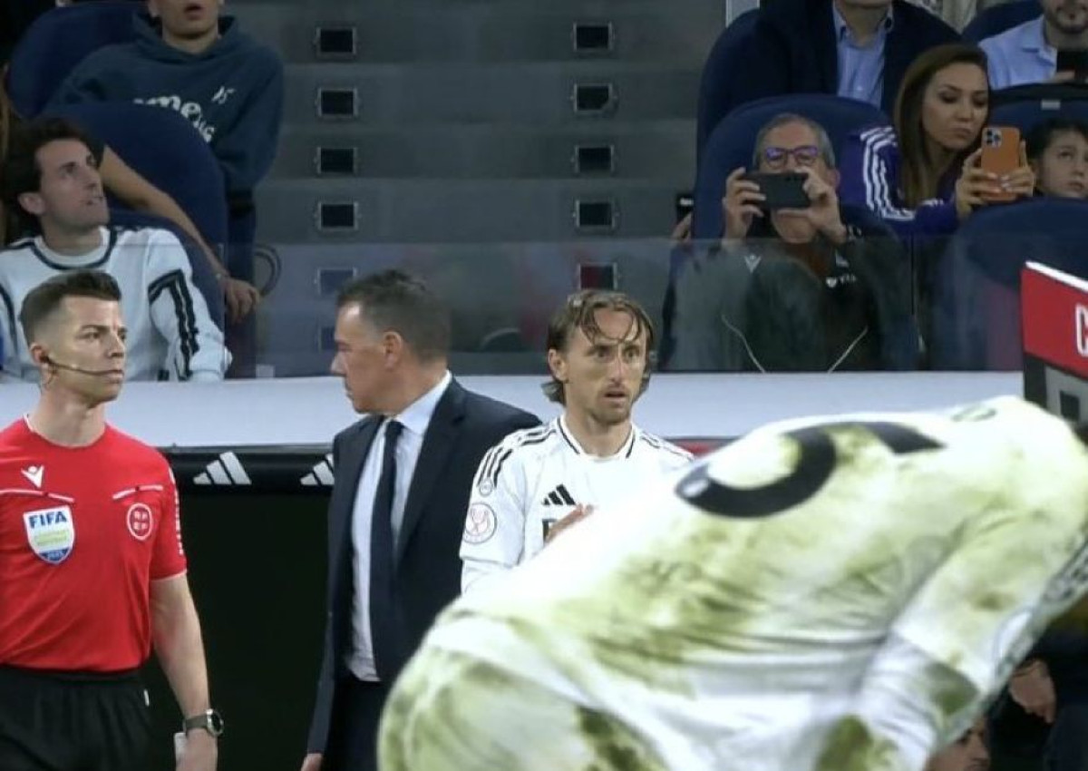 Modrić prvo za vrat uhvatio Kuba, ali Španci bruje o onome što je nakon toga uradio Luki Sučiću Modrić prvo za vrat uhvatio Kuba, ali Španci bruje o onome što je nakon toga uradio Luki Sučiću