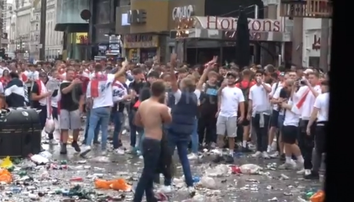 Engleski navijači napravili potpuni haos na ulicama Londona