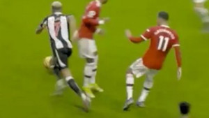 Prvo je Saint-Maximin provozao Dalota, a onda je Rashford dobio kroz noge