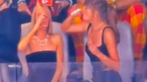 Na ekranu bogata ljepotica s pivom u rukama, a zatim potez koji je izazvao erupciju 65.000 ljudi