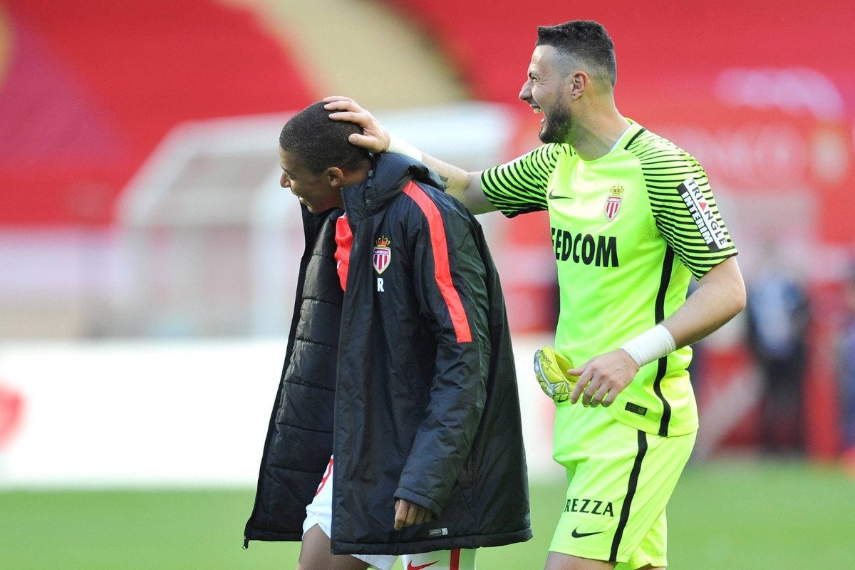 Subašić otkrio kako ga je zvao Mbappe: "Učili smo ga neke riječi koje nisu za javnost" Subašić otkrio kako ga je zvao Mbappe: "Učili smo ga neke riječi koje nisu za javnost"