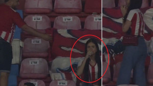 Djevojka nije ni sanjala šta će joj dečko uraditi pred cijelim stadionom: Suze su same potekle...