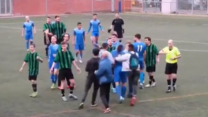 Nevjerovatna tuča u Španiji: Igrači "zakuhali", a onda na teren utrčali navijači