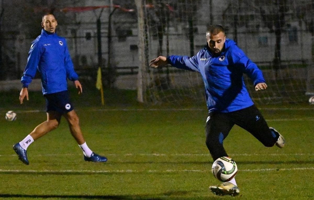 Fudbalska reprezentacija Bosne i Hercegovine odradila trening u Sarajevu Fudbalska reprezentacija Bosne i Hercegovine odradila trening u Sarajevu