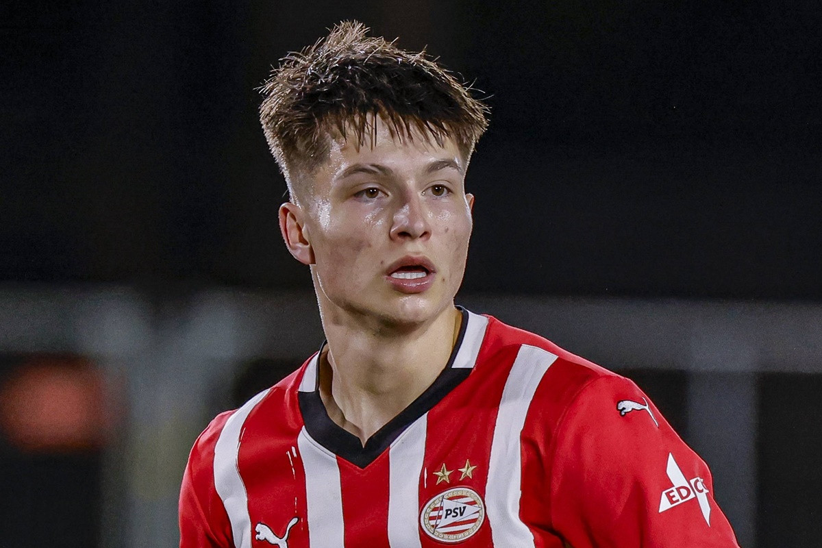 Esmir Bajraktarević uvršten u tim PSV-a za veliki derbi protiv Feyenoorda Esmir Bajraktarević uvršten u tim PSV-a za veliki derbi protiv Feyenoorda
