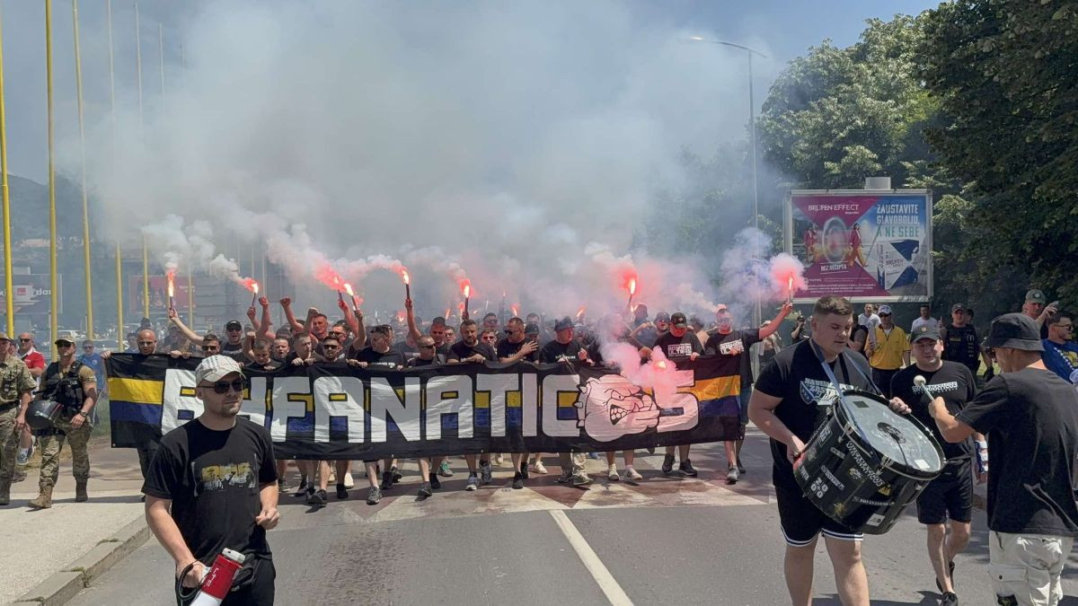 Zenica gori! Fanaticosi krenuli prema Bilinom Polju i napravili atmosferu za pamćenje! Zenica gori! Fanaticosi krenuli prema Bilinom Polju i napravili atmosferu za pamćenje!