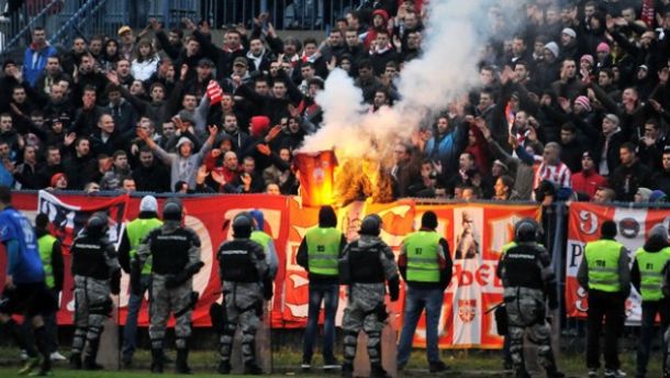 Delije zapalile dres Galatasaraya u Lučanima