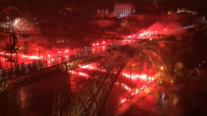 Titula se još slavi: Navijači Porta "zapalili" grad