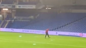 Igrač Arsenala nakon utakmice tražio zube po terenu