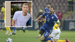 Džeko danas izašao u susret navijaču i slikao se, a detalj na desnoj nozi Dijamanta sve zabrinuo