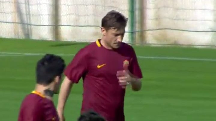Ko zna, zna: Totti postigao eurogol na trening utakmici Rome