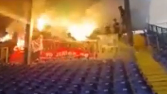 Robijaši napravili vatrenu atmosferu na Grbavici: Čeliku podrška nije izostala