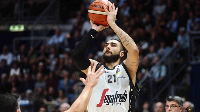 Pietro Aradori iz Virtusa u Fortitudo iz Bologne