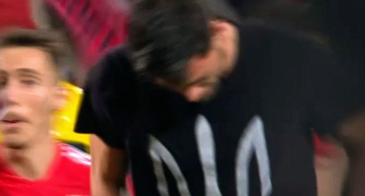 Ukrajinac ljubio grb države nakon gola, UEFA navodno spriječila ponovljeni snimak Ukrajinac ljubio grb države nakon gola, UEFA navodno spriječila ponovljeni snimak