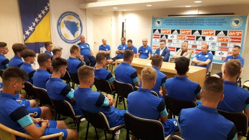 Begić i Džemidžić posjetili kadetske reprezentativce Begić i Džemidžić posjetili kadetske reprezentativce