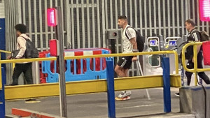 Užasne vijesti: Mitrović na štakama napustio stadion, propada transfer u Saudijsku Arabiju!