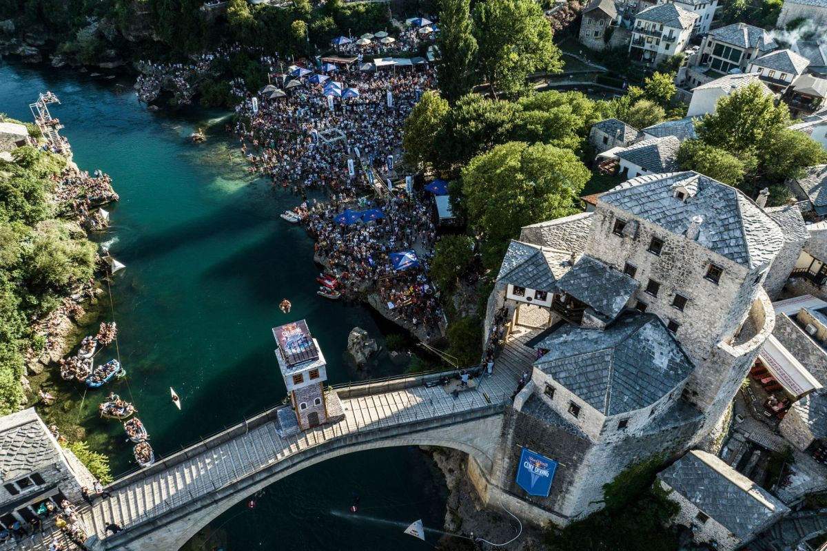 Objavljen kalendar Red Bull Cliff Diving Svjetske serije, najbolji skakači svijeta ponovo u Mostaru Objavljen kalendar Red Bull Cliff Diving Svjetske serije, najbolji skakači svijeta ponovo u Mostaru