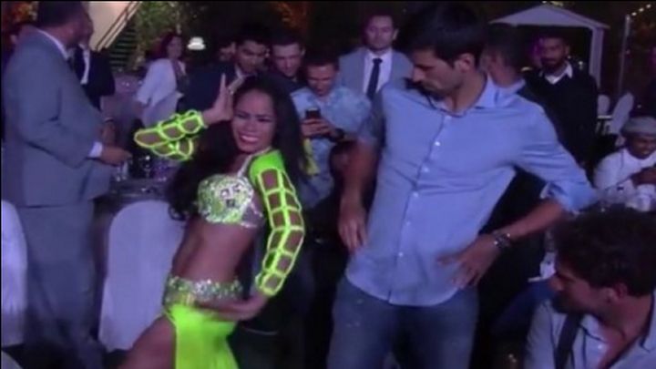 Đoković sa trbušnom plesačicom zapalio Dubai