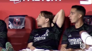 Luka Modrić nije samo fudbalski čarobnjak već i čudak - Scena s klupe s Vazquezom to dokazuje