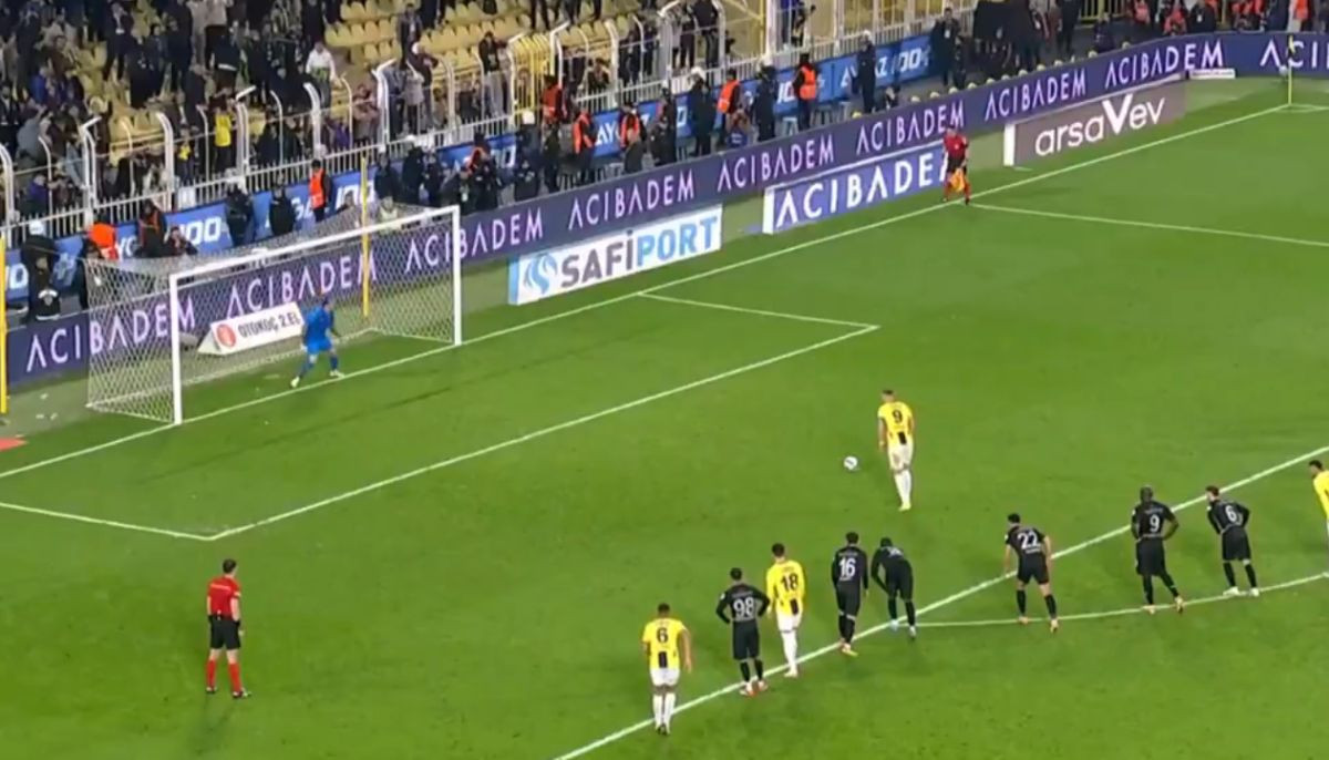 Katastrofa Edina Džeke s penala: Jedan od najvećih promašaja ikad! Katastrofa Edina Džeke s penala: Jedan od najvećih promašaja ikad!