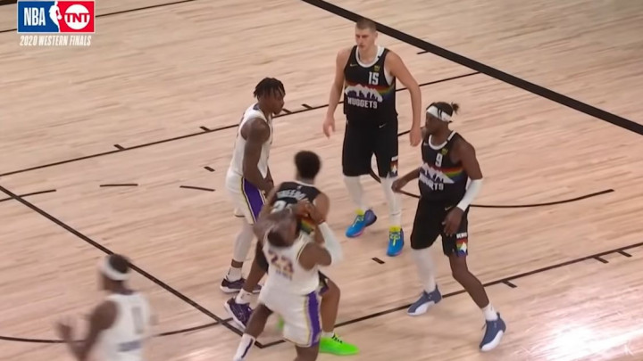 Lakat na LeBronovom licu o kojem bruje Sjedinjene Američke Države