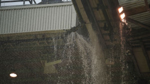 Old Trafford u fazi raspada, krov prokišnjava, a s plafona u svlačionicama curi voda na sve strane