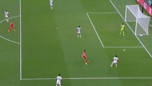 Ovakvu scenu svijet fudbala još nije vidio - Zbunjen je šutirao na vlastiti gol, a onda...