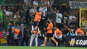 Edin Višća postigao sjajan gol iz voleja nakon "asistencije" protivničkog golmana